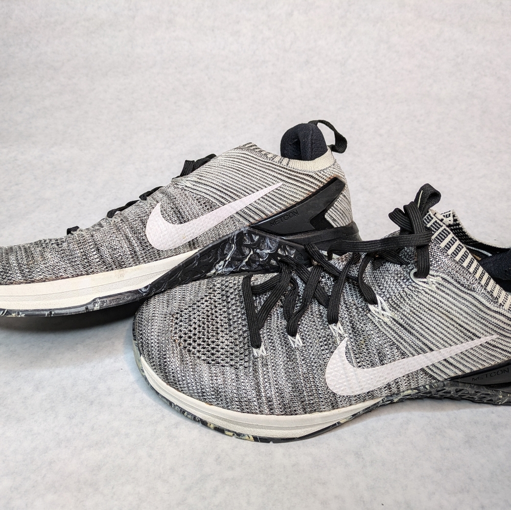 Nike Black and White Athletic Shoes Lightweight Knit Design